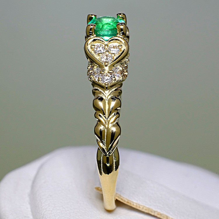 Gold engagement ring with Emerald and Diamonds i500SmDi