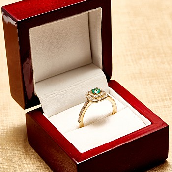 18k Gold or Platinum Engagement Ring with Emerald and Diamonds - model i1903
