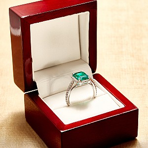Gold Engagement Ring with Lab Grown Emerald and Diamonds i3829smLGdi