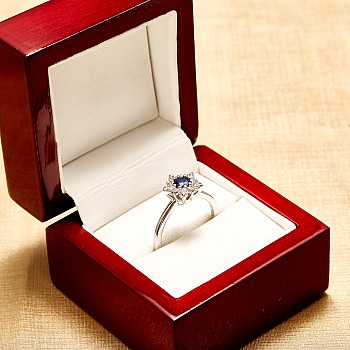 Snowflake engagement ring in 18k Gold or Platinum with sapphire and diamonds - model i740