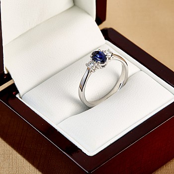 18k Gold or Platinum Engagement Ring with Sapphire and Diamonds - model i015