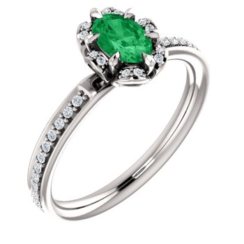 Gold Ring with Oval Emerald and Diamonds - model 121997