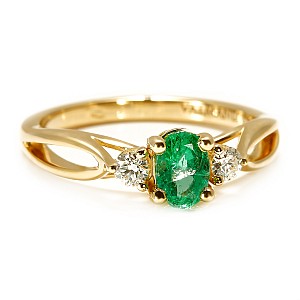 14k Yellow Gold Ring with Oval Emerald and Diamonds i122513SmOvdi