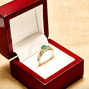 14k Yellow Gold Ring with Oval Emerald and Diamonds i122513SmOvdi