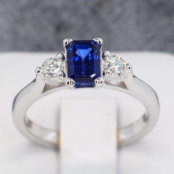 18k Gold or Platinum Engagement Ring with Sapphire and Diamonds - model i1600