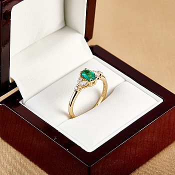 18k Gold or Platinum Engagement Ring with Emerald and Diamonds - model i2088