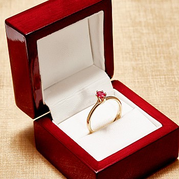 Gold Ring with Ruby - model 122118