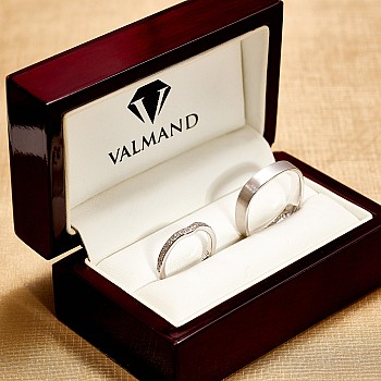 Modern Wedding Rings in 18k Gold or Platinum with Diamonds - London model