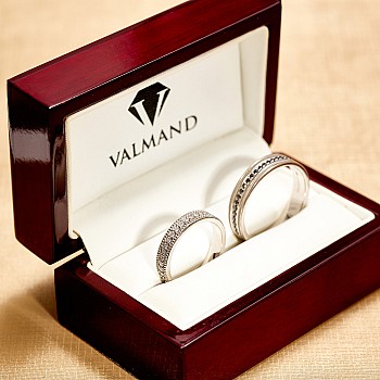 18k Gold or Platinum Wedding Rings with Colorless and Black Diamonds - model Vienna
