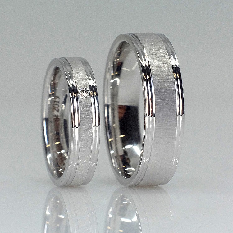 Wedding rings v024 in Gold or Platinum with Diamond