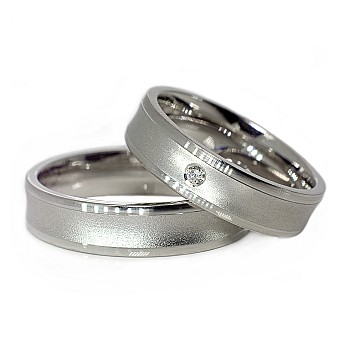 Trouwringen v049 in Goud met Diamant