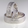 Anillos de boda de oro o platino con diamantes - modelo v088