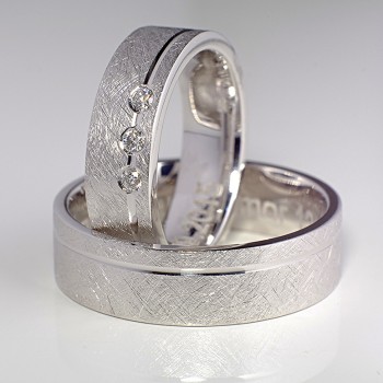 Anillos de boda de oro o platino con diamantes - modelo v088