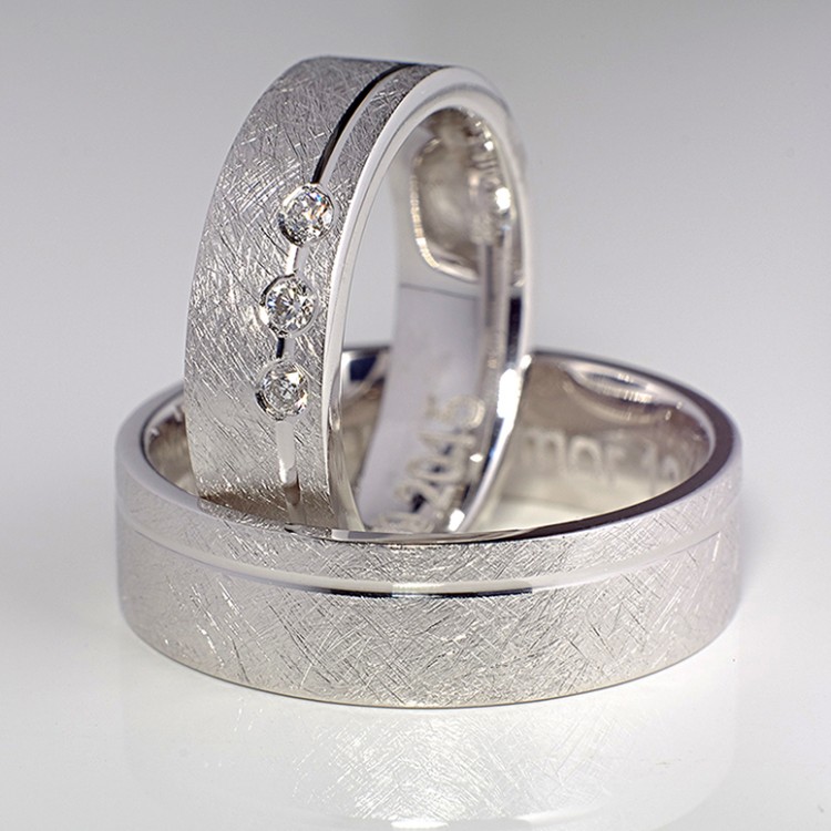 Anillos de boda de oro o platino con diamantes - modelo v088