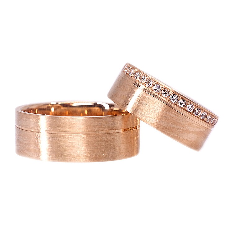 Alliances en or satiné et diamants - modèle v0971