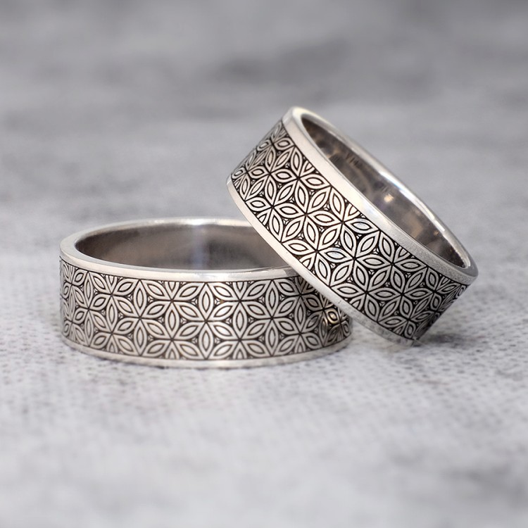 Alliances en or ou en platine avec motif Fleur de Vie - modèle v142