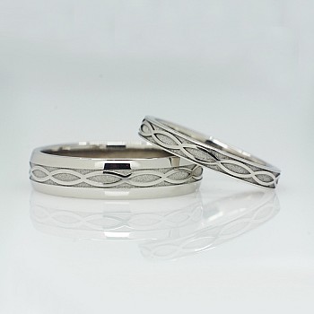 Eheringe v1557 in Gold oder Platin mit Infinity-Muster