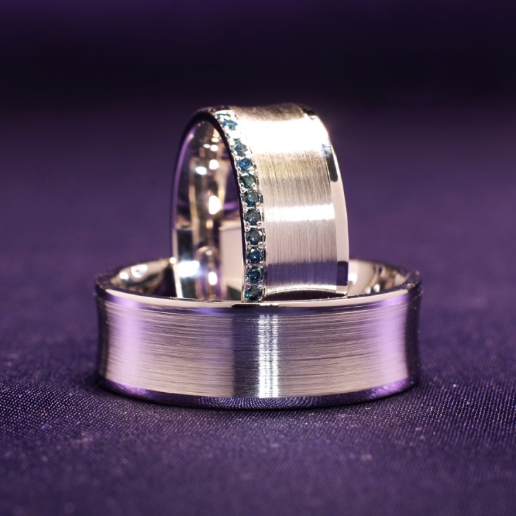 Fedi nuziali Barcuta v170 in oro o platino con diamanti blu