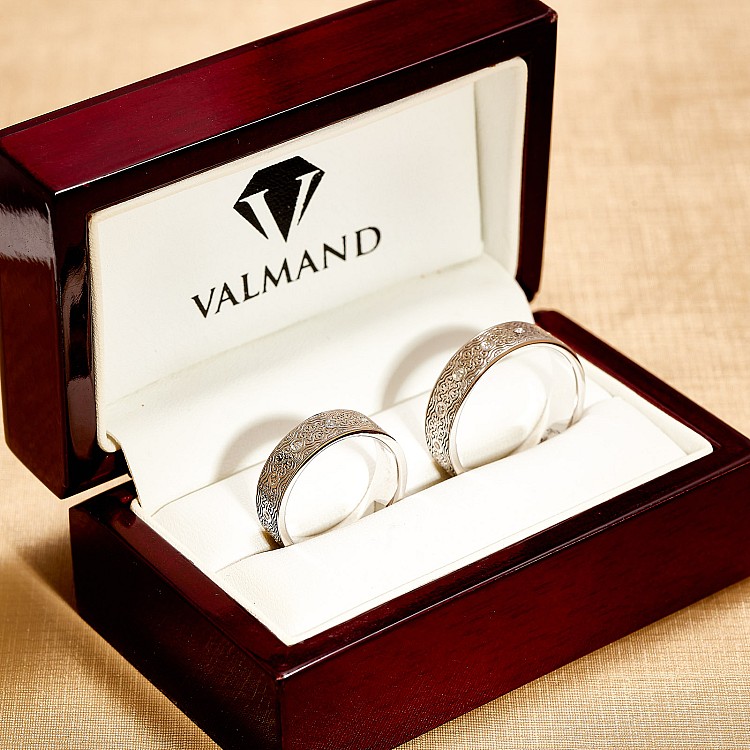 Laser Wedding Rings in 18k Gold or Platinum with Colorless Diamonds - model v2030