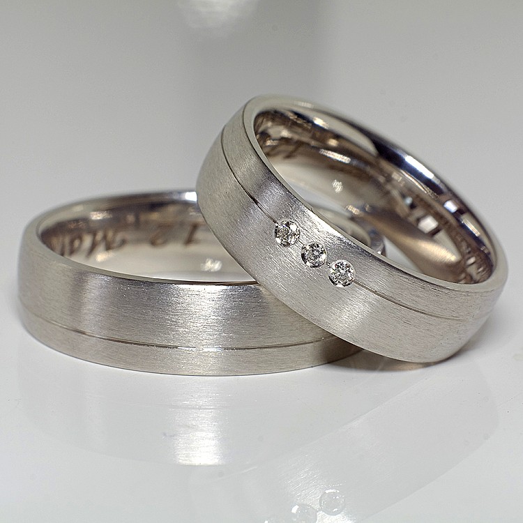 Alliances en or ou en platine avec diamants - modèle v323