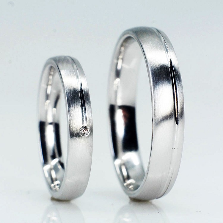 Alliances en or ou en platine avec diamant - modèle v437