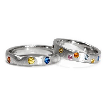 Alliances FreeForm en or ou en platine avec saphirs colorés - modèle v4526