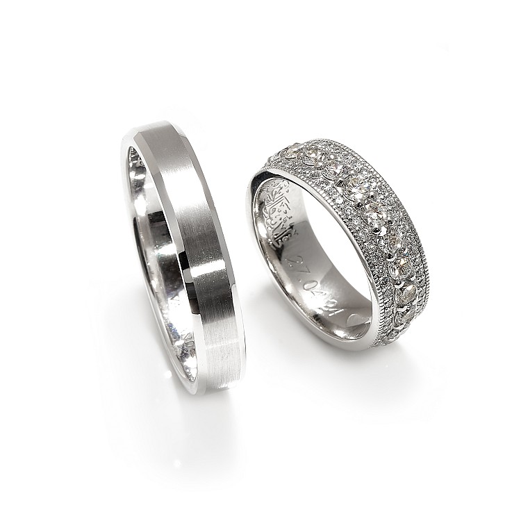 Alliances en or 18 carats ou en platine avec diamants - modèle v1241