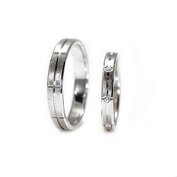 Moderne trouwringen met afgeschuinde randen in goud of platina met diamanten - v925-model