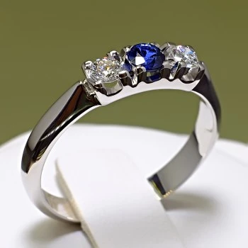 Gold Gift Ring with Sapphire and Diamonds - model i085