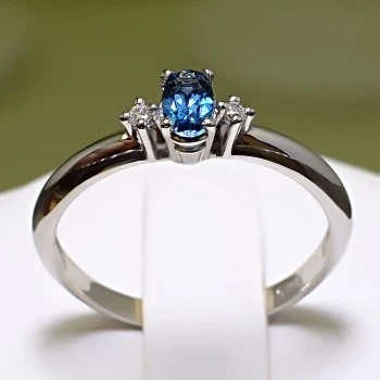 Gold Gift Ring with Topaz and Diamonds - model i020