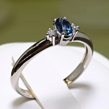 Gold Gift Ring with Topaz and Diamonds - model i020