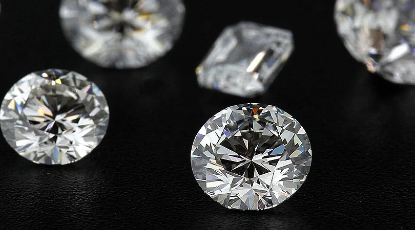How do you recognize a diamond?