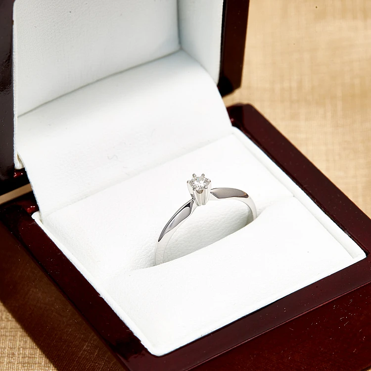 Verlovingsring i009 in goud met diamant 0,10 ct - 0,25 ct
