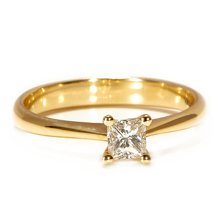 Anello di fidanzamento classico in oro con diamante taglio princess e certificato GIA - i026Dip