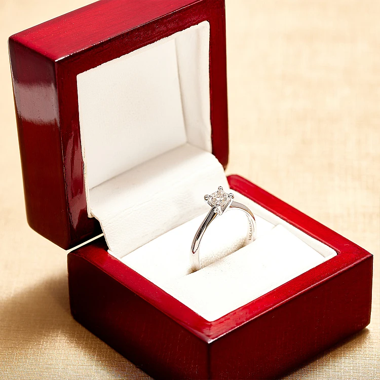Anello di fidanzamento in oro bianco 18k con diamante Princess certificato GIA - modello i026