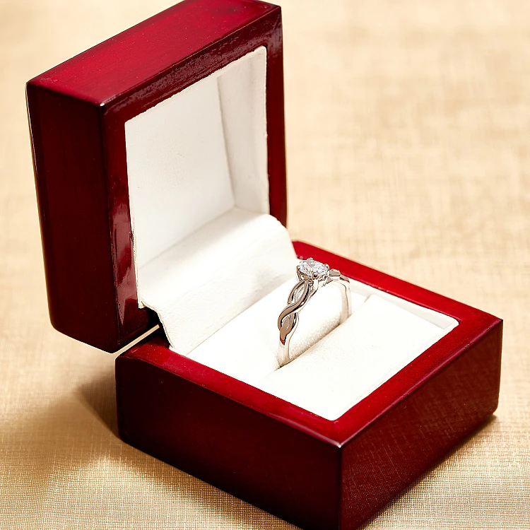 Anello di fidanzamento in platino con diamante rotondo certificato GIA i122705