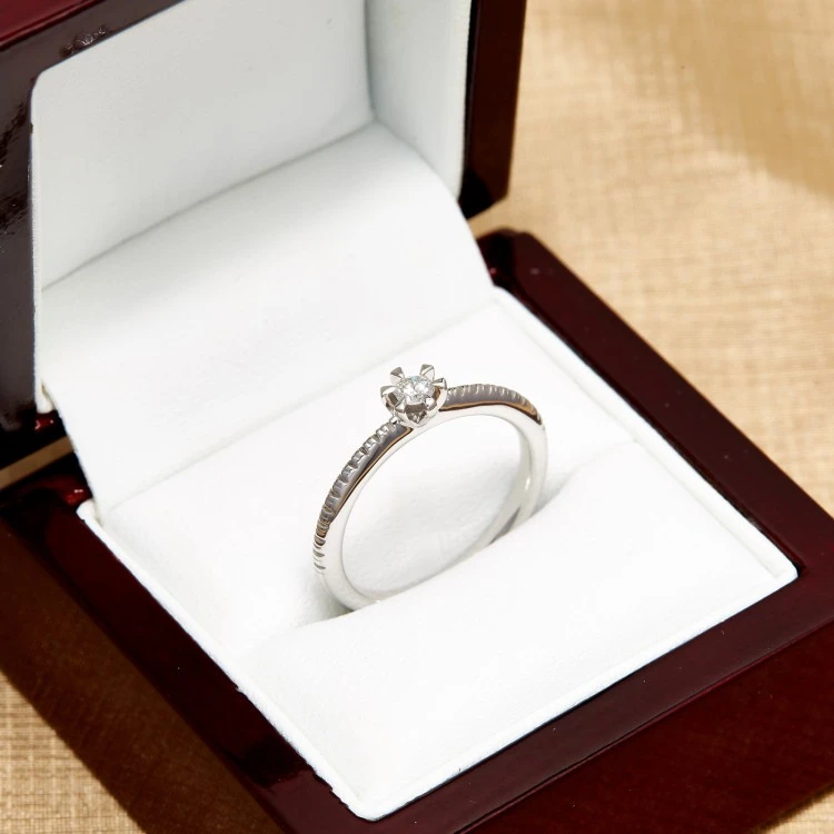 Verlobungsring i220 in Gold mit Diamant 0,10 ct – 0,25 ct