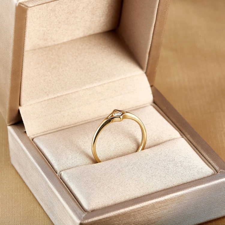 Bague de fiançailles en or avec diamant 0,10 ct - 0,25 ct - modèle i666