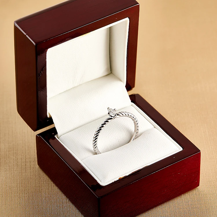 Anillo de compromiso de oro con diamante marquesa con certificación GIA de 0,30 o 0,40 ct - modelo i907