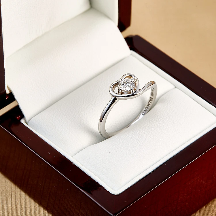 Anillo de compromiso de oro con forma de corazón y diamante de 0,15 ct a 0,25 ct - modelo i1677