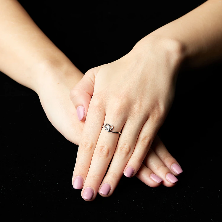 Anillo de compromiso de oro con forma de corazón y diamante de 0,15 ct a 0,25 ct - modelo i1677