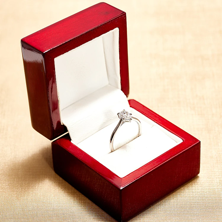 Verlobungsring aus 18-karätigem Gold oder Platin mit GIA-zertifiziertem Tropfendiamanten (0,50 ct oder 0,70 ct) – Modell i1735