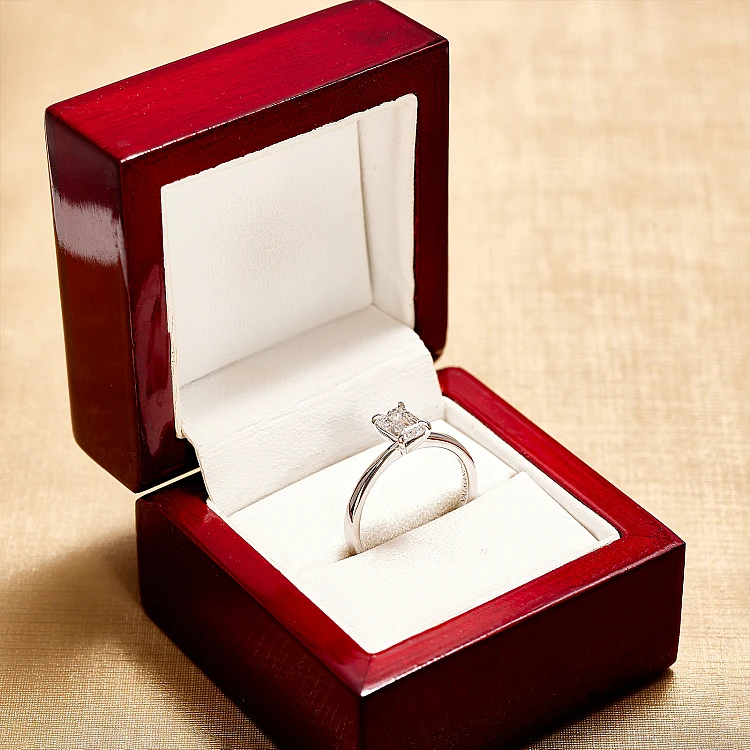 Solitaire verlovingsring van 18 karaats witgoud met GIA-gecertificeerde smaragddiamant - model i4460