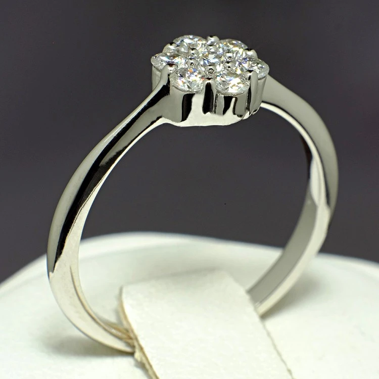 Bague cadeau en or avec diamants - modèle i028
