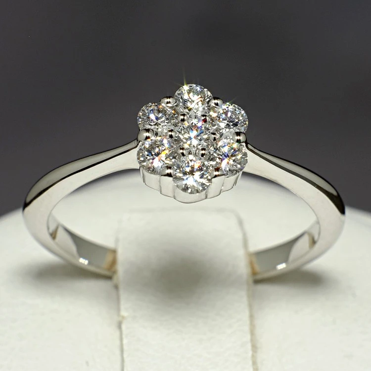 Bague cadeau en or avec diamants - modèle i028
