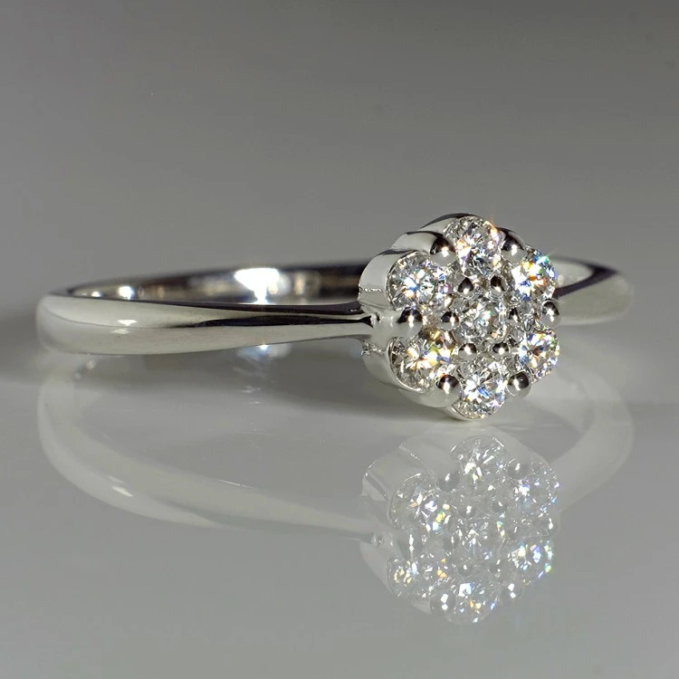 Bague cadeau en or avec diamants - modèle i028