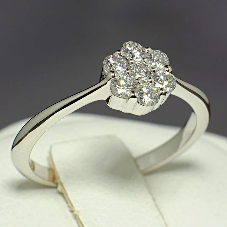 Bague cadeau en or avec diamants - modèle i028