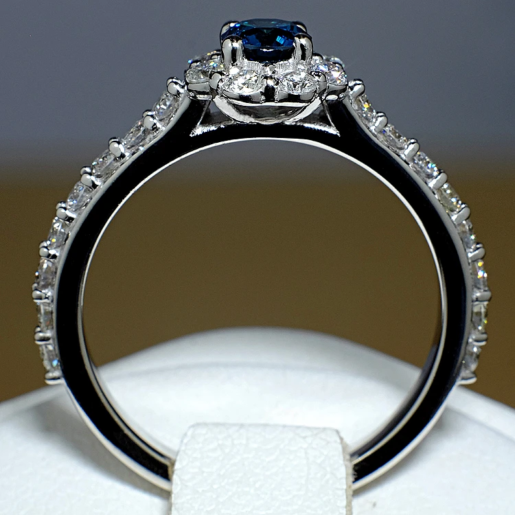 Bague cadeau en or avec diamant bleu et diamants - modèle i122092