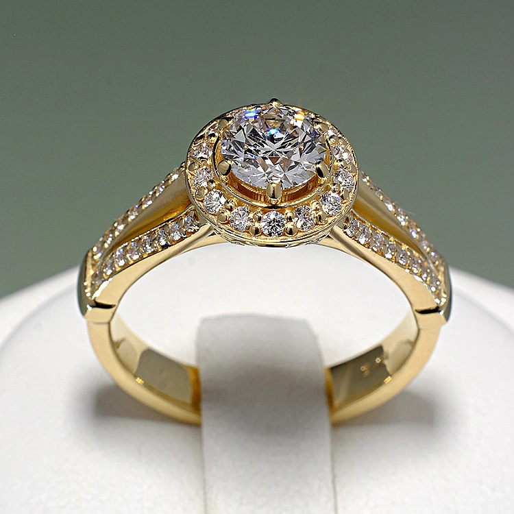Anello di fidanzamento in oro con diamante rotondo certificato GIA - modello i122311