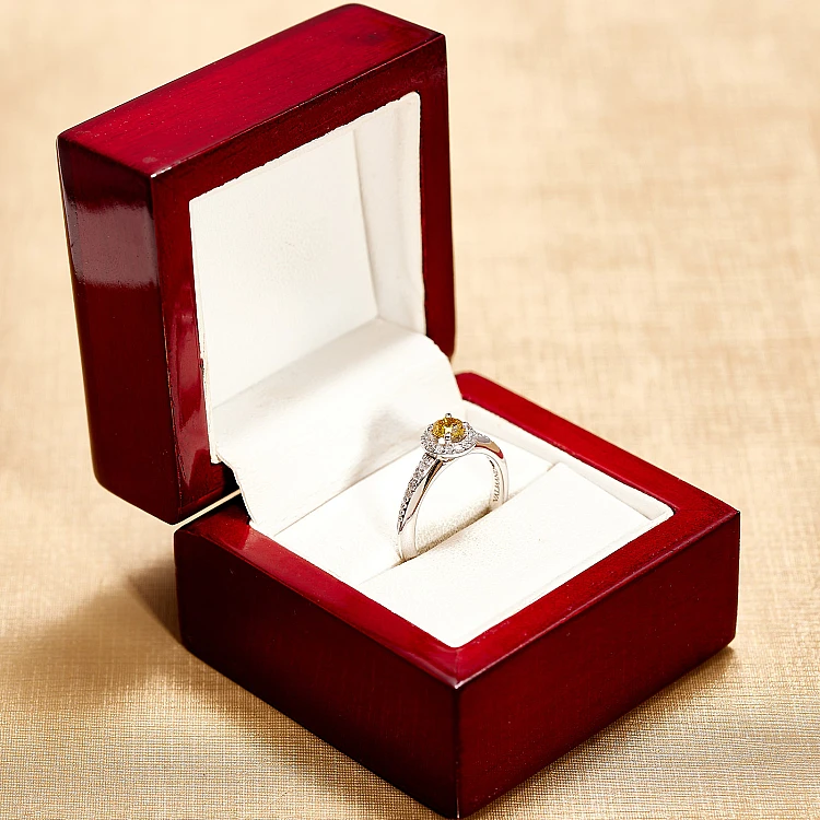Anillo de compromiso Halo en oro blanco de 14 quilates con diamante amarillo cultivado en laboratorio con certificación IGI - modelo I122699